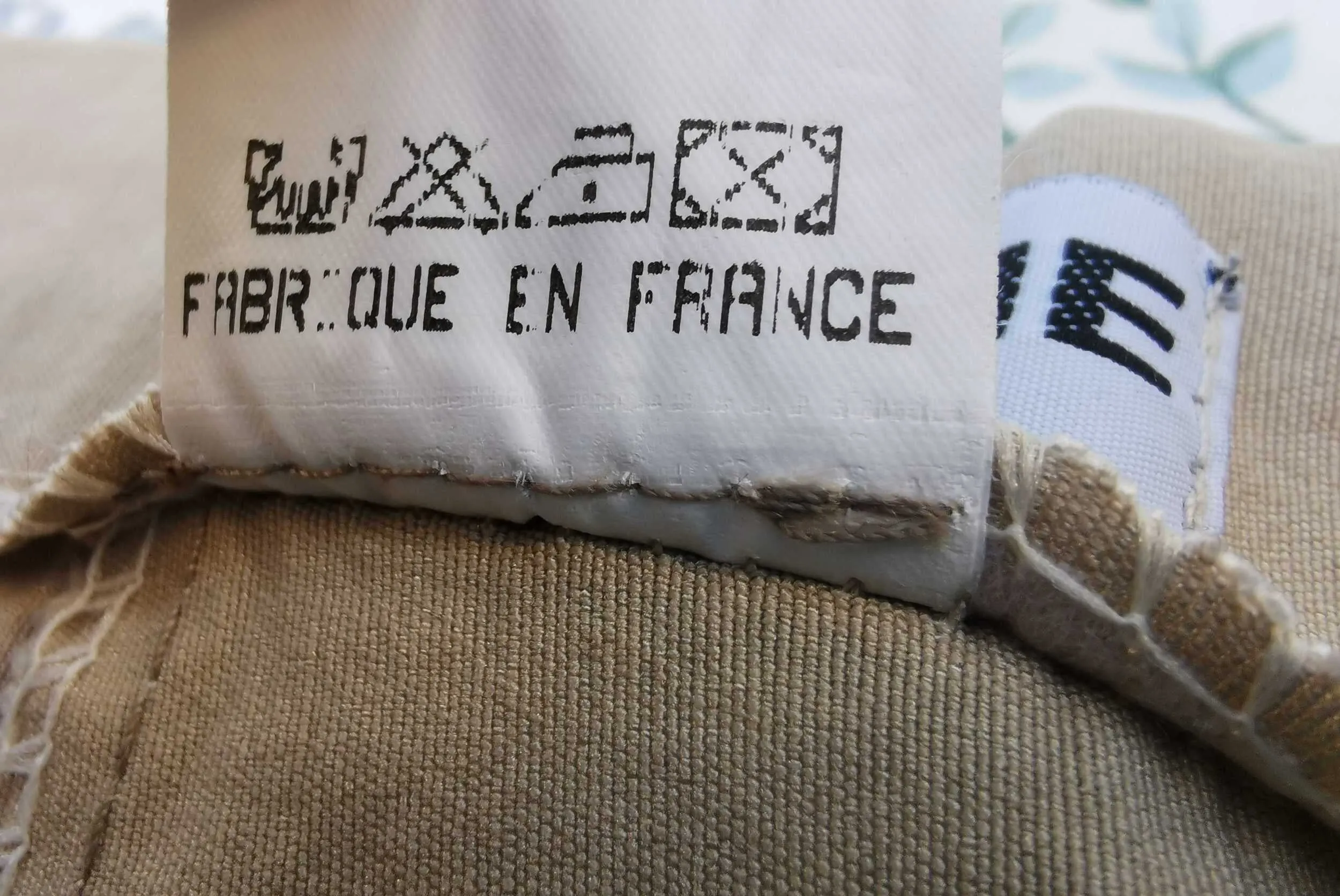 Pantalon brodé